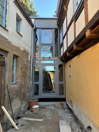 Neuer Zwischenbau dient als Haupteingang und verbindet das Haupthaus mit dem Nebengebäude&hellip;