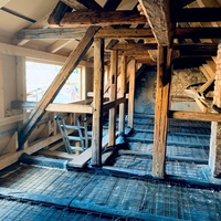 Vorbereitung Holz-Beton-Verbunddecke, Sanierter Dachstuhl mit neuer Gaube…